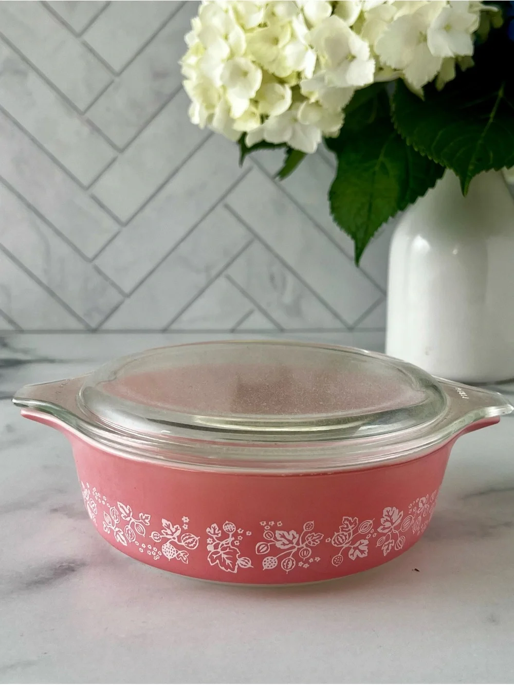 Pink Pyrex 471 Gooseberry Casserole Dish with Glass Lid